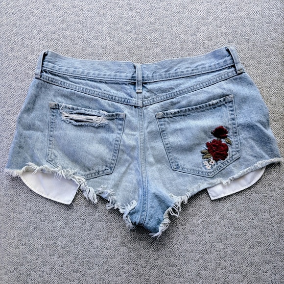 **SOLD** Hollister Distressed Jean Shorts - Picture 2 of 3